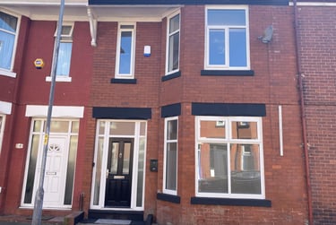 6 bed flat, Wallace Avenue, Victoria Park, Manchester, M145HH - Image 1